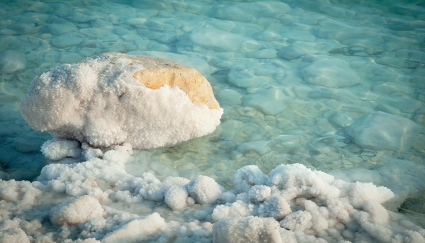 Our CBD bath salts are made from Dead Sea Salt flakes blended with CBD and other essential oils. 